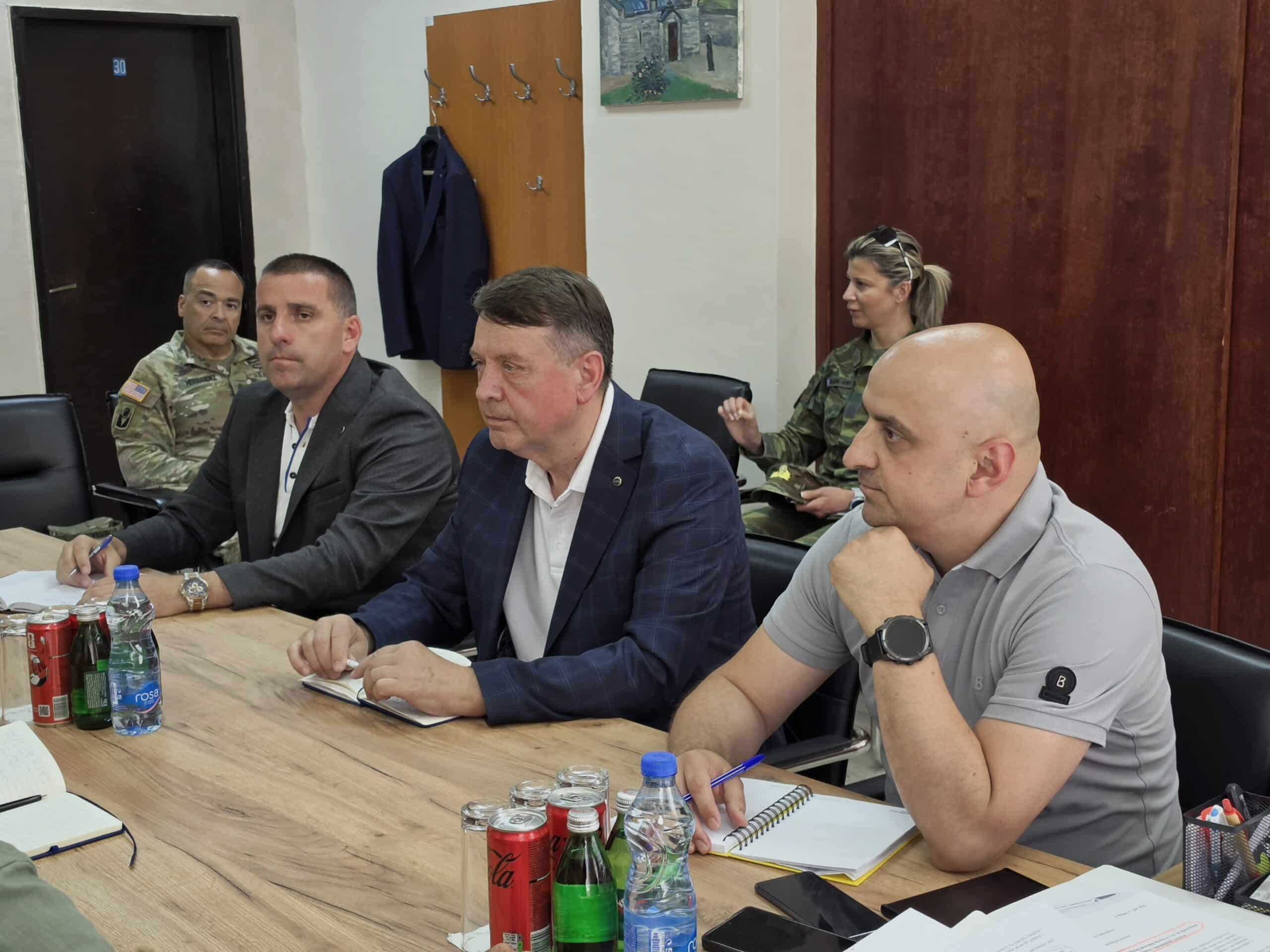 Gradonačelnik dr Dragiša Milović i rukovodstvo Opštine Zvečan na sastanku sa američkim pukovnikom KFOR-a